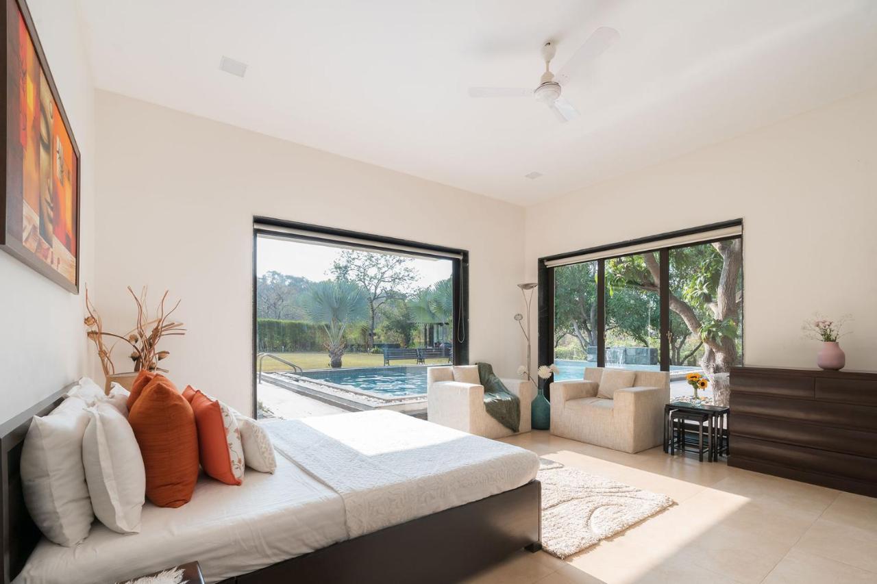 The Leaf By Stayvista - An Enchanting Escape Offering A Pool, Terrace, Lush Lawn, Contemporary Interiors, And Indoor Games Alībāg Exteriör bild