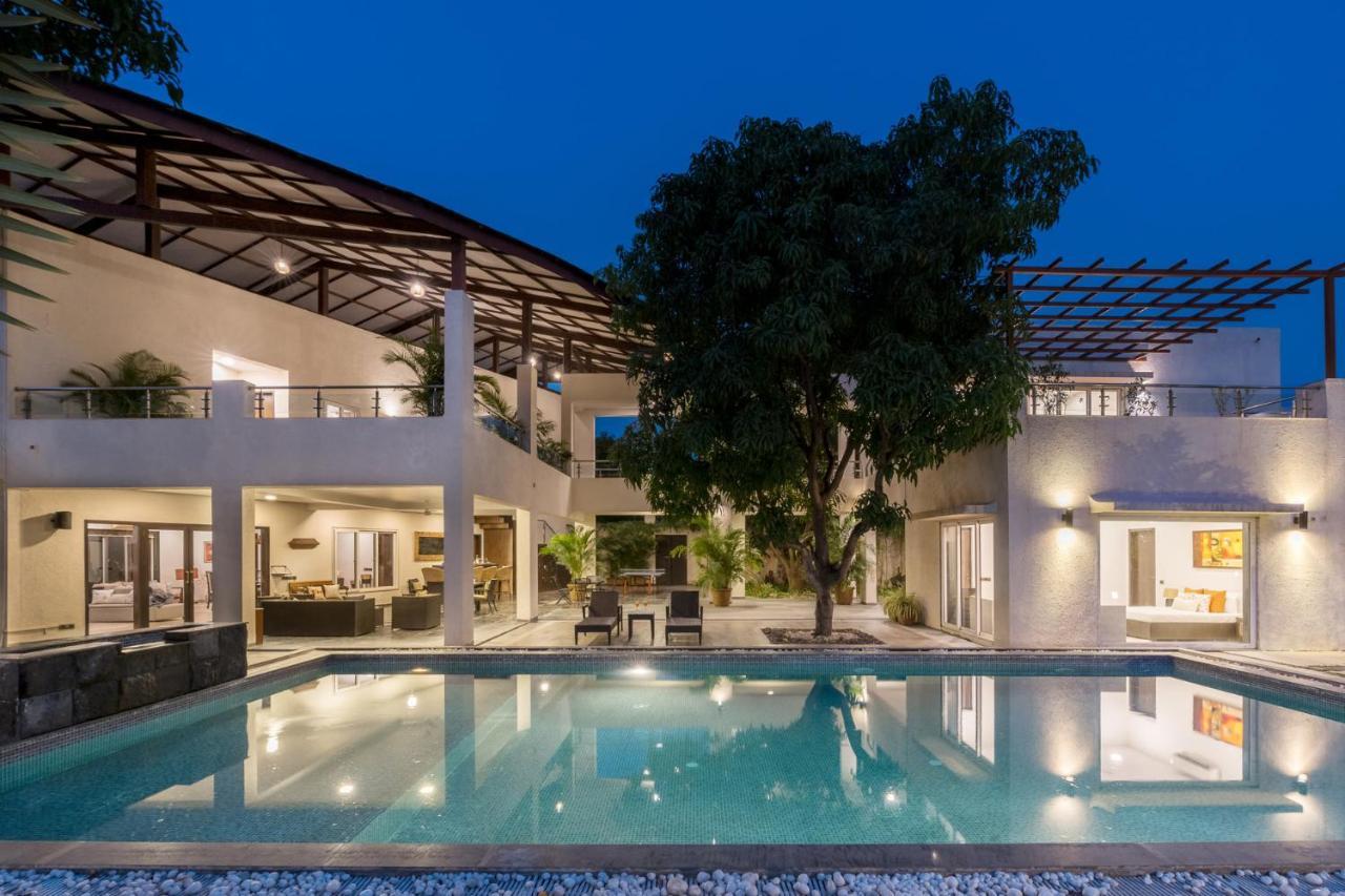 The Leaf By Stayvista - An Enchanting Escape Offering A Pool, Terrace, Lush Lawn, Contemporary Interiors, And Indoor Games Alībāg Exteriör bild