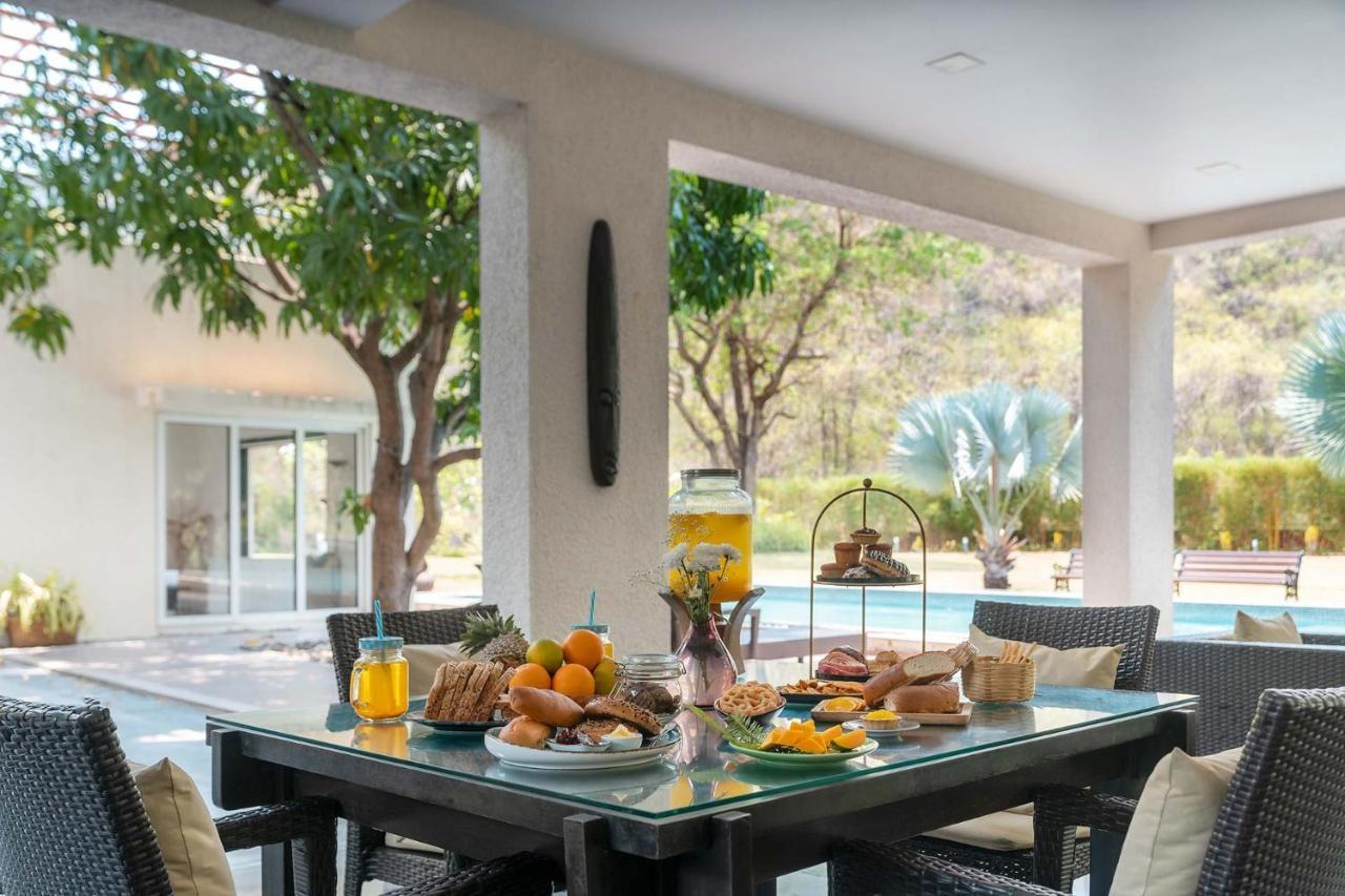 The Leaf By Stayvista - An Enchanting Escape Offering A Pool, Terrace, Lush Lawn, Contemporary Interiors, And Indoor Games Alībāg Exteriör bild