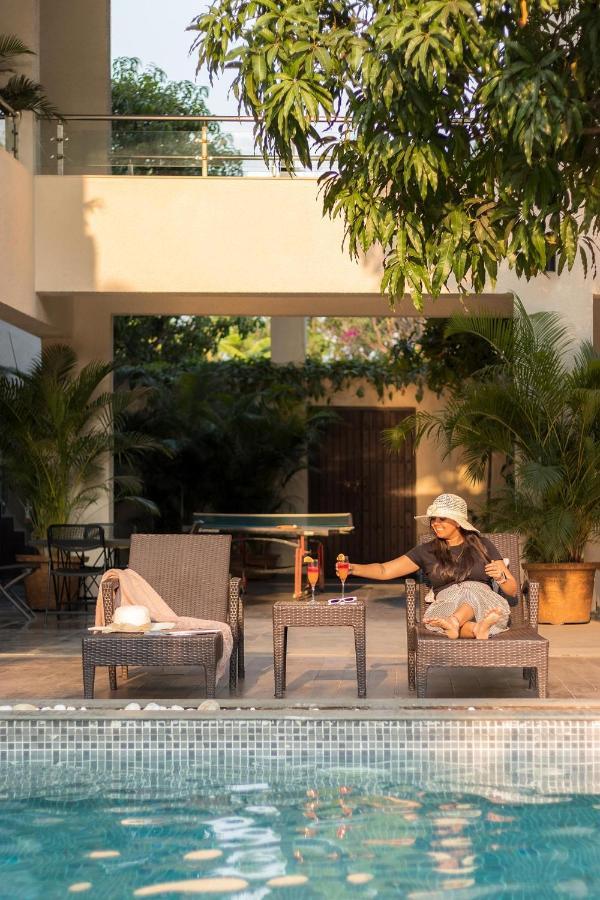 The Leaf By Stayvista - An Enchanting Escape Offering A Pool, Terrace, Lush Lawn, Contemporary Interiors, And Indoor Games Alībāg Exteriör bild