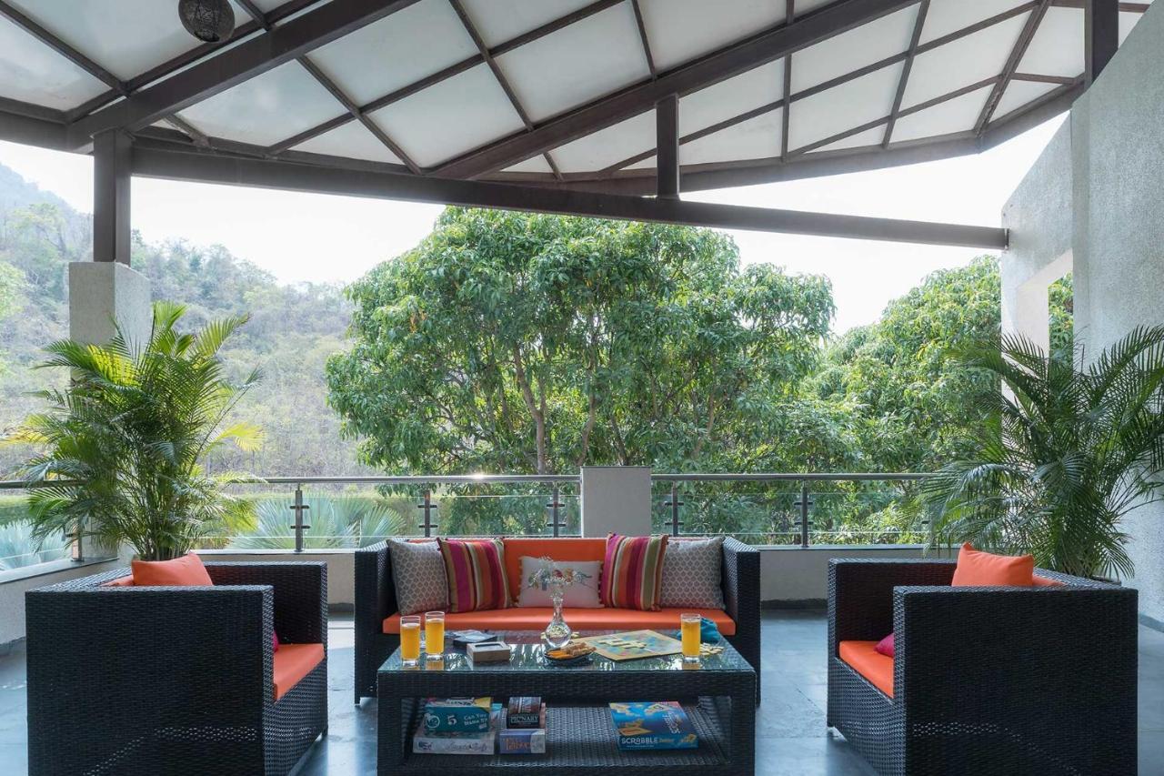 The Leaf By Stayvista - An Enchanting Escape Offering A Pool, Terrace, Lush Lawn, Contemporary Interiors, And Indoor Games Alībāg Exteriör bild
