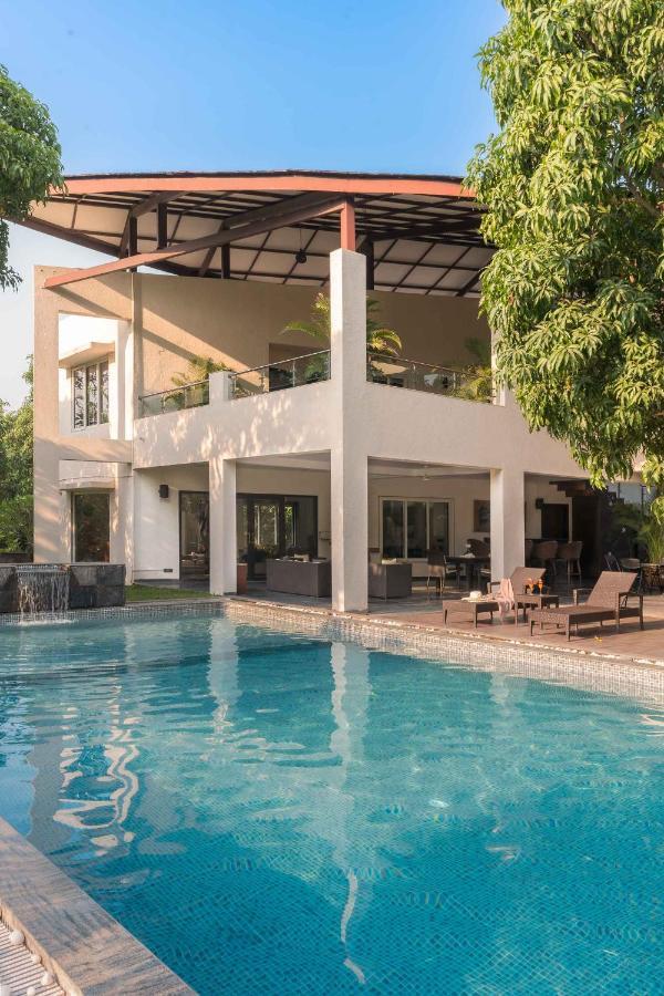The Leaf By Stayvista - An Enchanting Escape Offering A Pool, Terrace, Lush Lawn, Contemporary Interiors, And Indoor Games Alībāg Exteriör bild