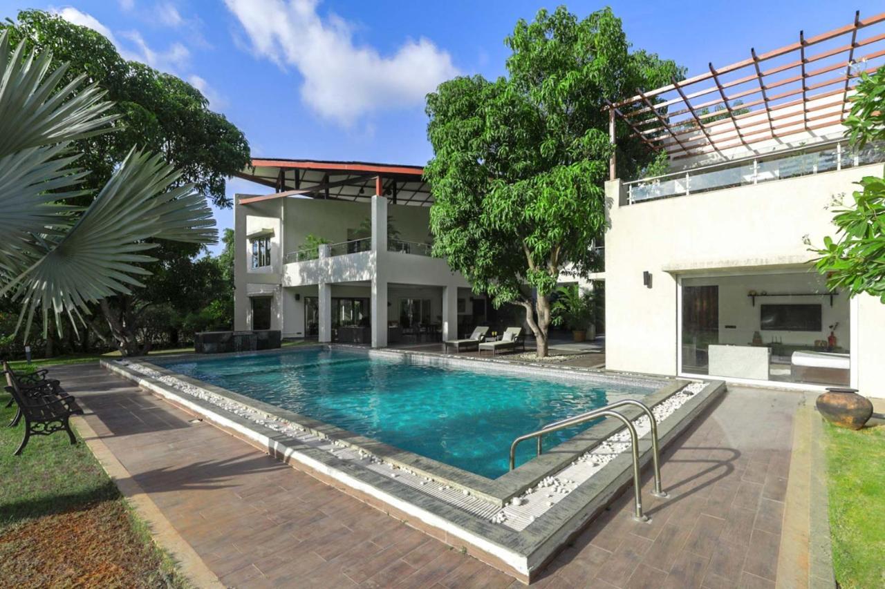 The Leaf By Stayvista - An Enchanting Escape Offering A Pool, Terrace, Lush Lawn, Contemporary Interiors, And Indoor Games Alībāg Exteriör bild
