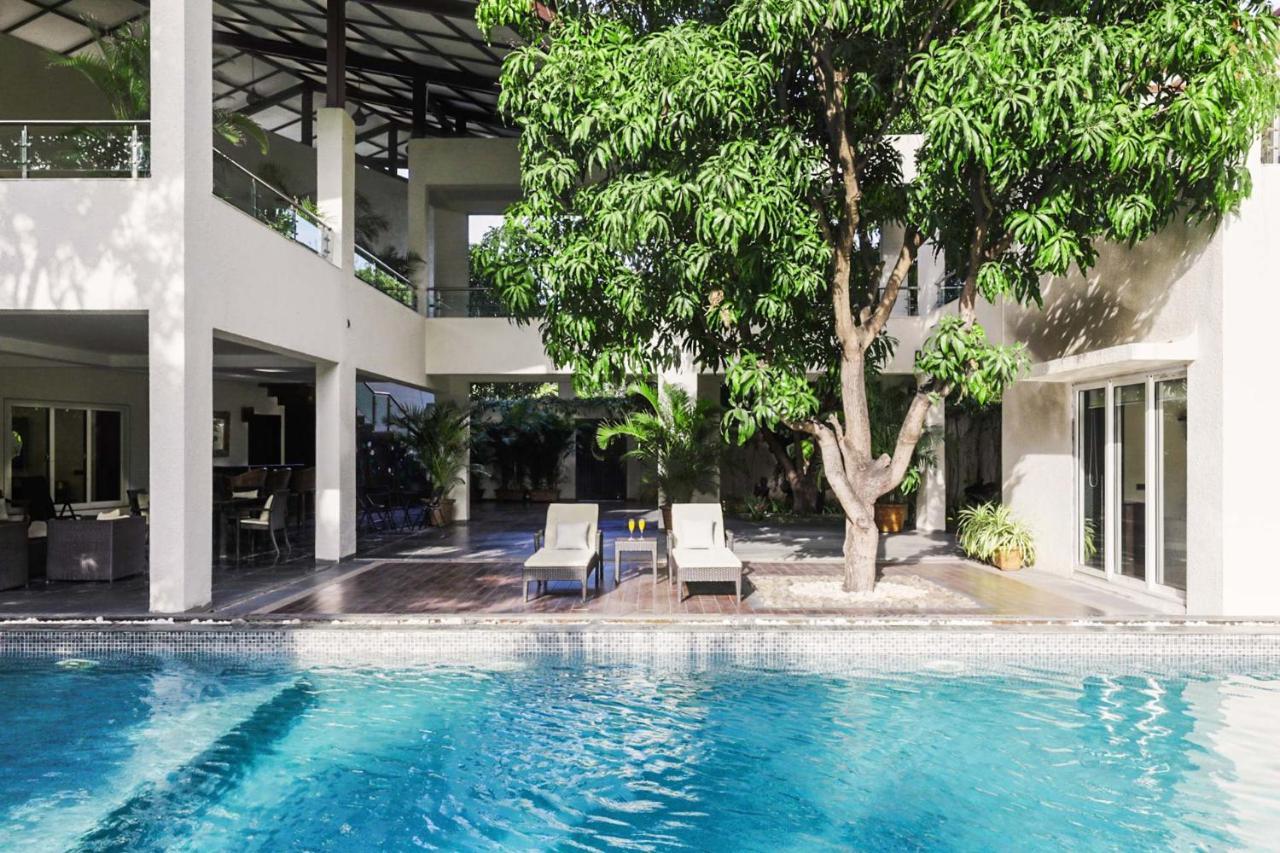 The Leaf By Stayvista - An Enchanting Escape Offering A Pool, Terrace, Lush Lawn, Contemporary Interiors, And Indoor Games Alībāg Exteriör bild